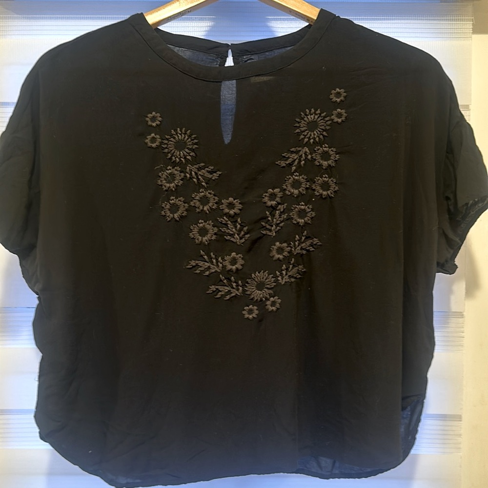 Lucky Brand Women’s short sleeve crew neck drop shoulder boyfriend top. Size S